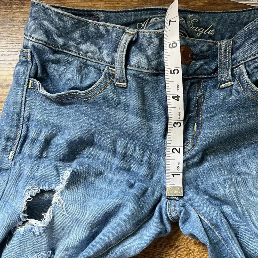 American Eagle Light Wash Distressed Jegging Skinny Pants